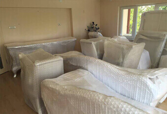 özenli olarak ambalajlı ev eşyaları